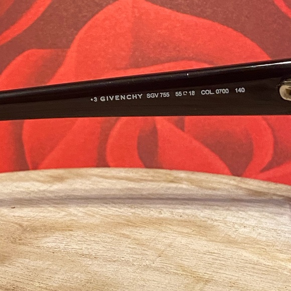 Givenchy - Picture 9 of 9